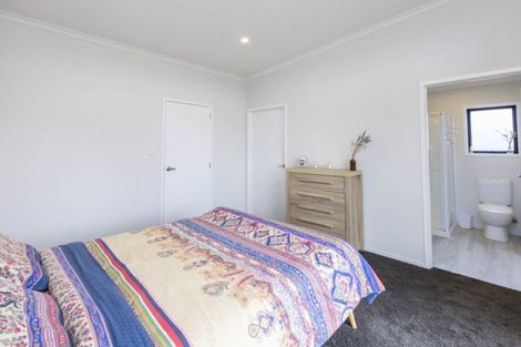 Photo of property in 51 Percy Kinsman Crescent, Riverstone Terraces, Upper Hutt, 5018