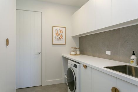 Photo of property in 5 Lens Way, Acacia Bay, Taupo, 3385