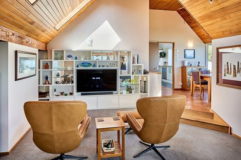 Photo of property in 1 Roys Road, Plimmerton, Porirua, 5026