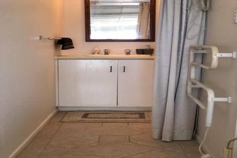 Photo of property in 8 Lawson Way, Weymouth, Auckland, 2103