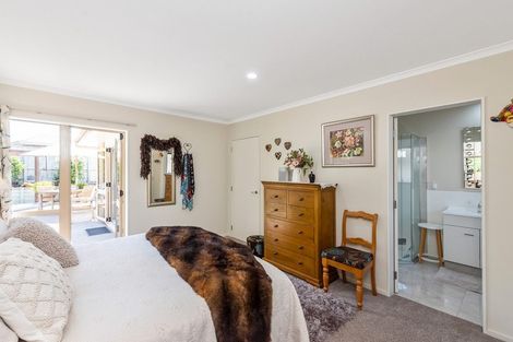 Photo of property in 8 Leanne Way, Waikanae Beach, Waikanae, 5036