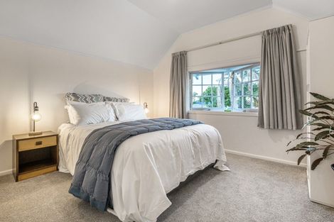 Photo of property in 5 Stanley Point Road, Stanley Point, Auckland, 0624