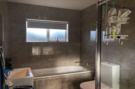 Photo of property in 10 Muirlea Drive, Flat Bush, Auckland, 2016