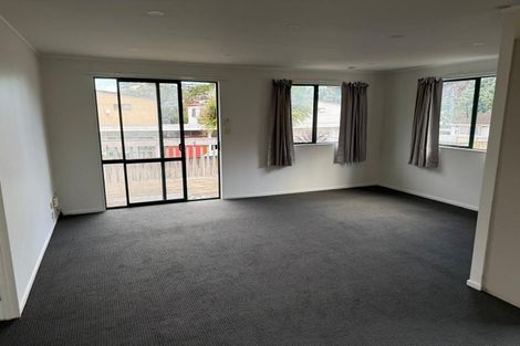 Photo of property in 10 Kaponga Crescent, New Lynn, Auckland, 0600