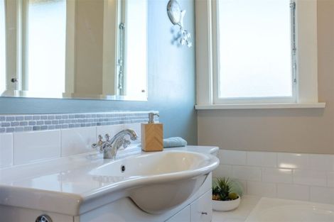 Photo of property in 17 Wycolla Avenue, Saint Clair, Dunedin, 9012