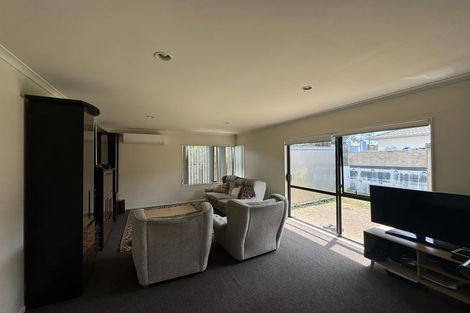 Photo of property in 21 Ashmere Lane, Weymouth, Auckland, 2103