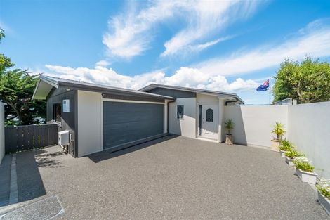 Photo of property in 13 Eastview Grove, Normandale, Lower Hutt, 5010