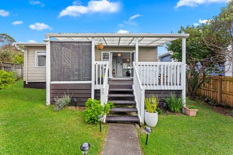 Photo of property in 2/20 Denver Avenue, Sunnyvale, Auckland, 0612