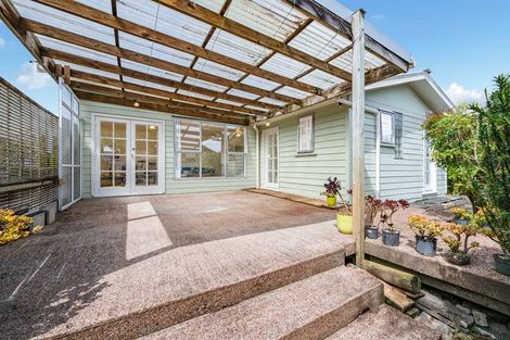 Photo of property in 71 Hutchinson Avenue, New Lynn, Auckland, 0600