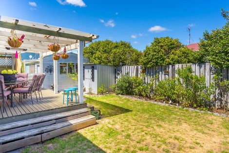 Photo of property in 1 Elder Grove, Paraparaumu, 5032