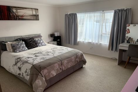 Photo of property in 30a Oxford Street, Tawa, Wellington, 5028