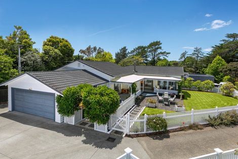 Photo of property in 49a Roland Road, Greenhithe, Auckland, 0632