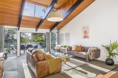 Photo of property in 297 Titirangi Road, Titirangi, Auckland, 0604