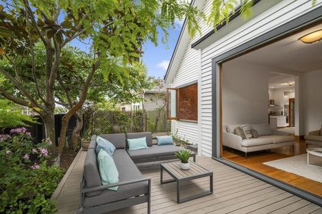 Photo of property in 27 Hardwicke Street, Sumner, Christchurch, 8081