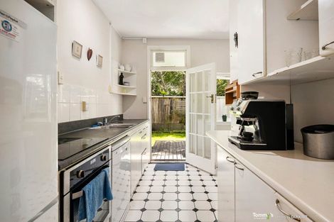 Photo of property in Hobson Flats, 2/1 Hobson Street, Pipitea, Wellington, 6011