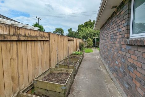 Photo of property in 4 Royal Oak Drive, Kelvin Grove, Palmerston North, 4414