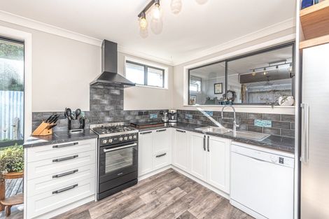 Photo of property in 12 Kowhai Street, Castlecliff, Whanganui, 4501