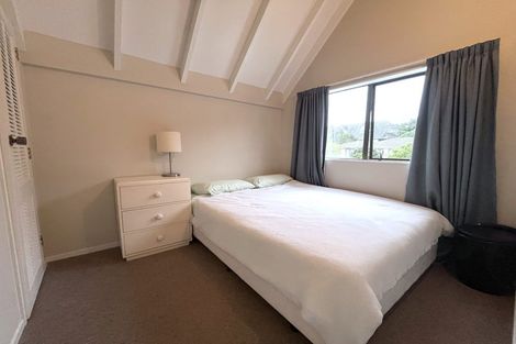 Photo of property in 7b Ladbrooke Drive, Newlands, Wellington, 6037