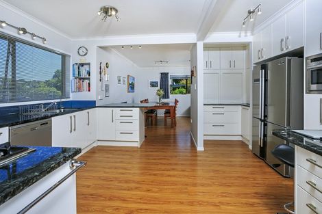 Photo of property in 4 King Richard Place, Browns Bay, Auckland, 0630