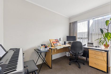 Photo of property in 2/12 Bungalore Place, Half Moon Bay, Auckland, 2012