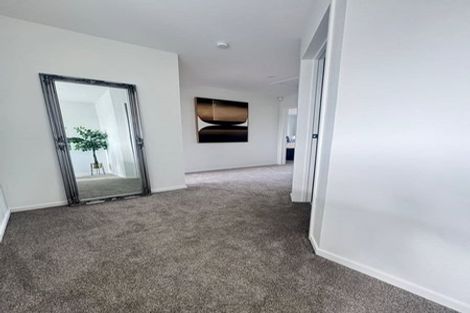 Photo of property in 44 Challen Close, Conifer Grove, Takanini, 2112