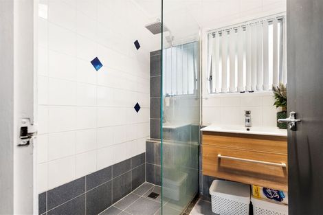 Photo of property in 1/323 Triangle Road, Massey, Auckland, 0614