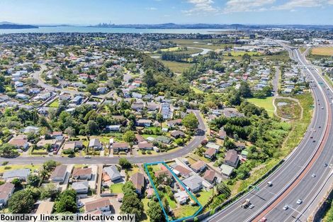 Photo of property in 18 Cedar Heights Avenue, Massey, Auckland, 0614