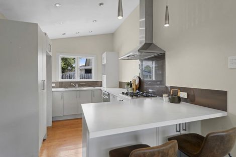 Photo of property in 124 Somerfield Street, Somerfield, Christchurch, 8024