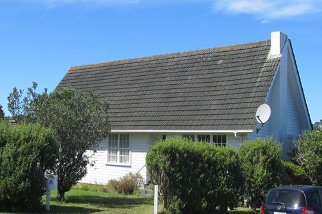 Photo of property in 37 Stewart Drive, Newlands, Wellington, 6037