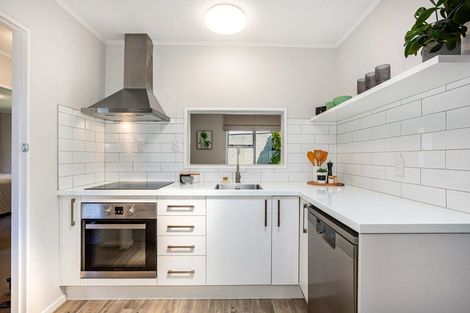 Photo of property in 176a Queens Drive, Lyall Bay, Wellington, 6022