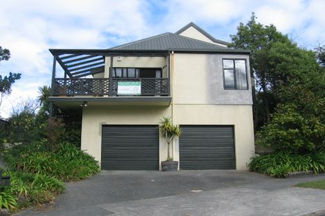 Photo of property in 15 Springdale Grove, Fitzherbert, Palmerston North, 4410