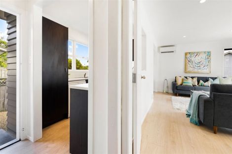 Photo of property in 15 Lendic Avenue, Henderson, Auckland, 0612