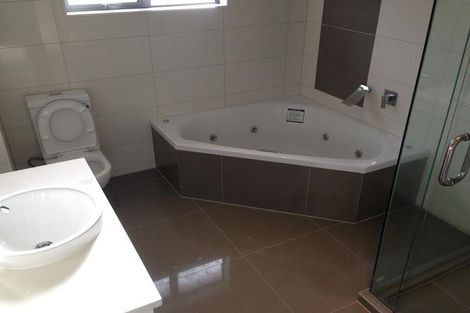 Photo of property in 55 Kerrykeel Drive, Flat Bush, Auckland, 2019