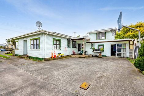 Photo of property in 73 Camberwell Road, Hawera, 4610