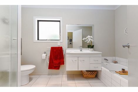 Photo of property in 56/64 Kawaha Point Road, Kawaha Point, Rotorua, 3010