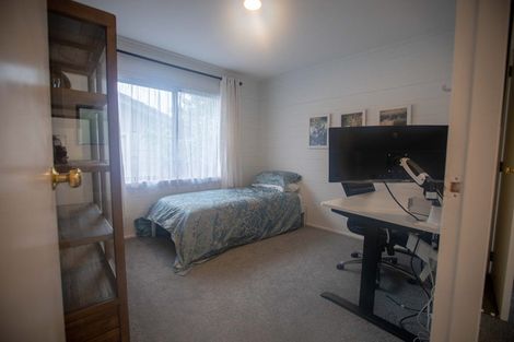 Photo of property in 2/21 Tahu Crescent, Sunnynook, Auckland, 0620