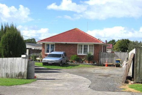 Photo of property in 7 Rixon Place, Te Atatu Peninsula, Auckland, 0610