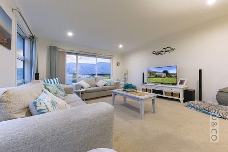 Photo of property in 5 Walnut Road, Riverhead, 0820