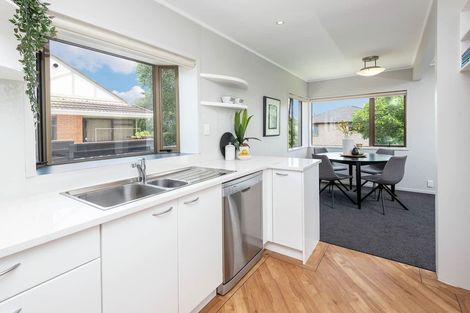 Photo of property in 2/5 Cornelian Crescent, Half Moon Bay, Auckland, 2012
