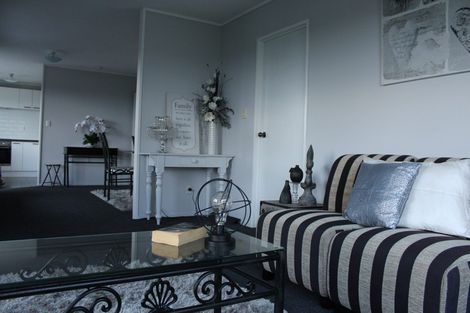 Photo of property in 1/17 Kupari Place, Totara Vale, Auckland, 0629