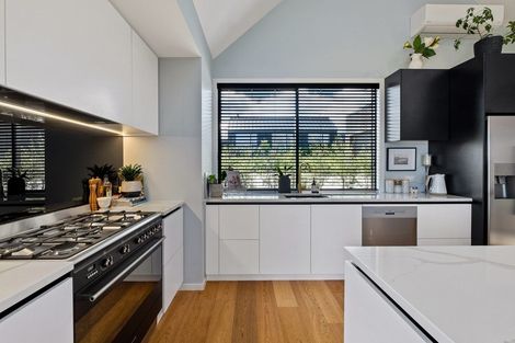 Photo of property in 32 Falconer Rise, Jacks Point, Queenstown, 9371