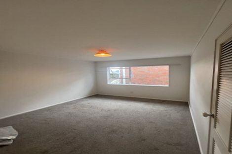 Photo of property in 2/71 Browns Bay Road, Browns Bay, Auckland, 0630