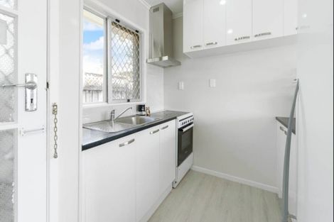 Photo of property in 3/16 Northall Road, New Lynn, Auckland, 0600