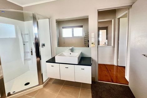 Photo of property in 73 Sylvan Avenue, Northcote, Auckland, 0627