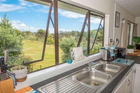 Photo of property in 69 Stratford Drive, Cable Bay, 0420