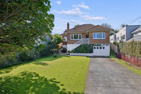 Photo of property in 12 Wairoa Road, Narrow Neck, Auckland, 0624