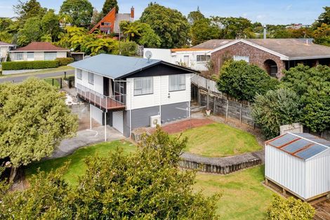 Photo of property in 5 Ambury Place, Merrilands, New Plymouth, 4312