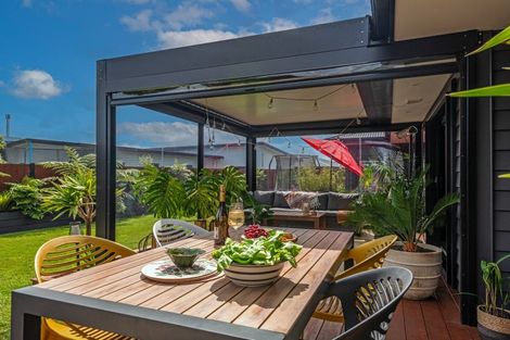 Photo of property in 6 Stratford Court, Fitzherbert, Palmerston North, 4410