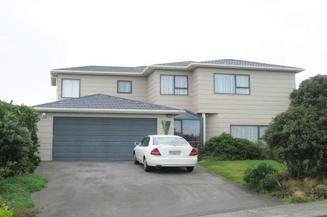 Photo of property in 5 Bayswater Place, Newlands, Wellington, 6037
