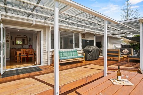 Photo of property in 53 Govett Avenue, Frankleigh Park, New Plymouth, 4310